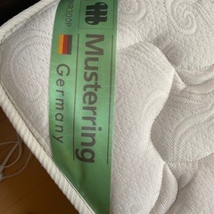 ベッド　クィーンサイズ　フレーム　マットレスの画像