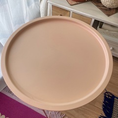 可愛いピンクのサイドテーブルの画像