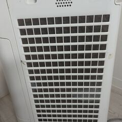空気清浄機　SHARP KC-F70の画像