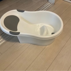 (無料)ベビーおむつ替え台、ベビーバスの画像