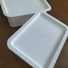 蓋付き収納ケース2個の画像