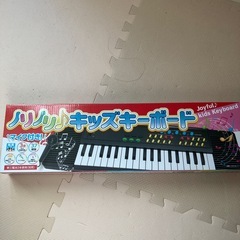 新品　2000円くらい　キッズ　キーボード　ピアノ　クリスマス　プレゼント　マイク付き　電子ピアノの画像