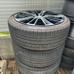 225/40R19サイズの多スポークデザインホイールセットの画像