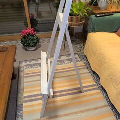 木製イーゼルスタンド（白色塗装済み）の画像