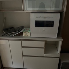 引っ越しのため、二日間限定　食器　フライパン　調理器具　アンパンマンジャングルジム　ブランコ　鉄棒　シルバニア　システムデスク　日用品　IKEA タンス　ニトリ　食器棚　ベッド　ハンガーラック　物干し竿　おもちゃ　デスク　バーベキュー用品　大型家具など多数の画像