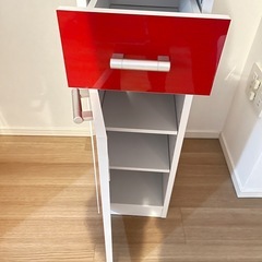 ニトリ  食器棚 レッド　赤の画像