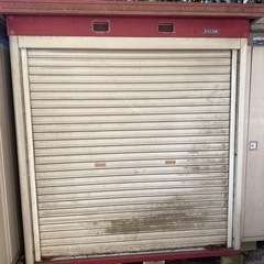 シャッター付き物置の画像