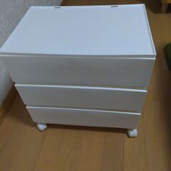 プラスチック製3段収納ケース　キャスター付の画像