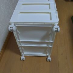 プラスチック製3段収納ケース　キャスター付の画像