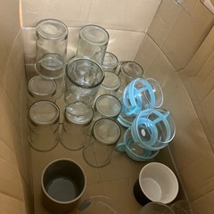 もらってください！マグカップ、ワンカップ瓶などの画像