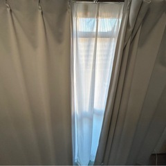 カーテンの画像