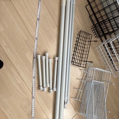 ワイヤー収納　突っ張り棒の画像