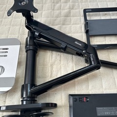 viozonモニターアーム ＆ lenovo キーボードの画像