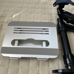 viozonモニターアーム ＆ lenovo キーボードの画像