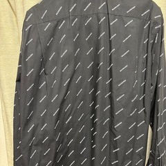 BALENCIAGA 2018年ブラック 総ロゴプリント 長袖ワイシャツの画像