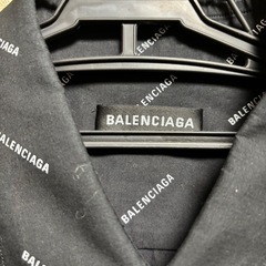 BALENCIAGA 2018年ブラック 総ロゴプリント 長袖ワイシャツの画像