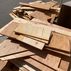無料⭐︎針葉樹合板の切り落とし⭐︎の画像