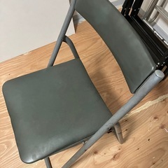 鉄パイプ椅子の画像