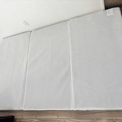 セミダブルサイズ　三つ折りマットレス 横幅120cm x 長さ197cm x 厚さ8cmの画像