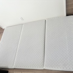 セミダブルサイズ　三つ折りマットレス 横幅120cm x 長さ197cm x 厚さ8cmの画像