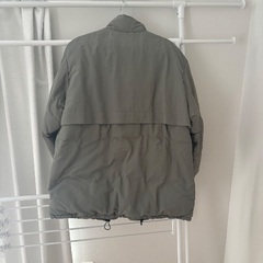 カーキ色　レディース　ダウンジャケット　アウターの画像