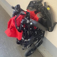 折りたたみ車椅子の画像