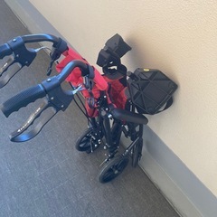 折りたたみ車椅子の画像