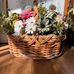 造花カゴの画像