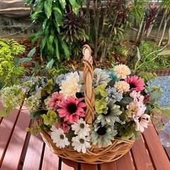 造花カゴの画像