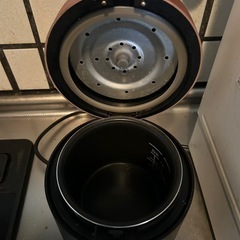 山善のマイコン式ミニ炊飯器（1.5合炊き）の画像