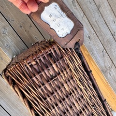 レトロな籐製の鞄の画像