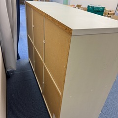 扉付き棚の画像