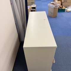 扉付き棚の画像