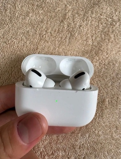 【外観美品】AirPods Pro （箱・充電ケーブルなど付属品完備)