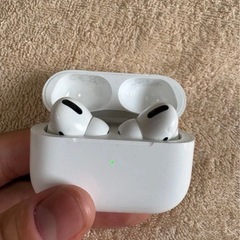 【外観美品】AirPods Pro （箱・充電ケーブルなど付属品完備)の画像