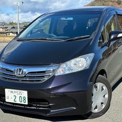 《車検ロング（R9年3月迄）即乗り可！3列シート7人乗りのコンパクトミニバン フリード Gジャストセレクション 人気色プレミアムブラキッシュパール 》☆左側パワースライドドア/スマートキーX2個/Clarionナビ/ETC【車両交換/下取りOK】の画像