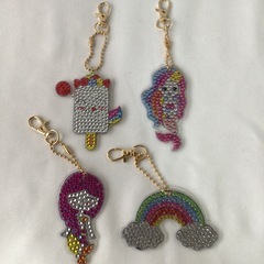 ダイアモンドアートキーホルダー4点セット！