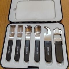 カトラリーセット　アウトドアキャンプ　お部屋等　自宅保管　未使用でもケース等少々キズ汚れ有りの画像