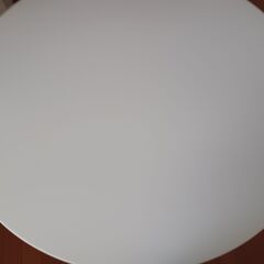 ダイニング丸テーブルとチェア２脚、IKEAコーヒーテーブルの画像