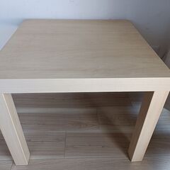 ダイニング丸テーブルとチェア２脚、IKEAコーヒーテーブルの画像