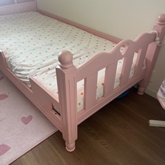 ピンクSシングルベッドの画像