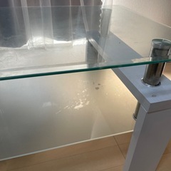 ガラステーブルの画像