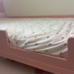 ピンクSシングルベッドの画像