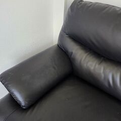 黒いソファーですの画像