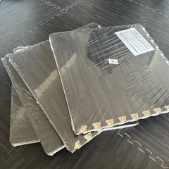 新品✨未開封✨ジョイントマット大判　木目調16枚分の画像