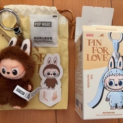 PIN FOR LOVE ラブブ イニシャルキーホルダーLの画像