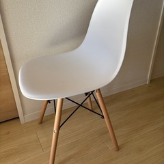 椅子 ダイニングチェア シェルチェア  ホワイトの画像