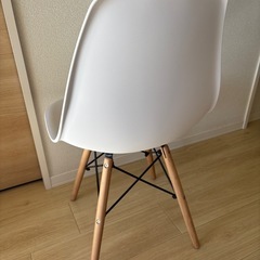 椅子 ダイニングチェア シェルチェア  ホワイトの画像