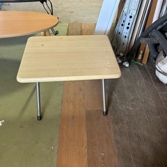 ひとつ1000円机の画像