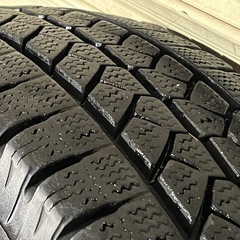 スタッドレスタイヤ　トヨタ純正鉄ホイール・ホイールキャップ付き　２０２２年製　ＢＬＩＺＺＡＫ　ＶＬ１　ブリザック　１９５／８０／Ｒ１５　１０７／１０５ＬＴ　６Ｊ　６穴　ＰＣＤ１３９．７　バン　ライトトラック　ハイエース等の画像